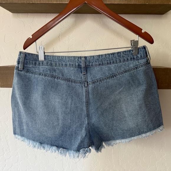 Forever 21|Denim Frayed Hem Jean Shorts in light wash,no pockets on back•••NWT - Picture 5 of 12